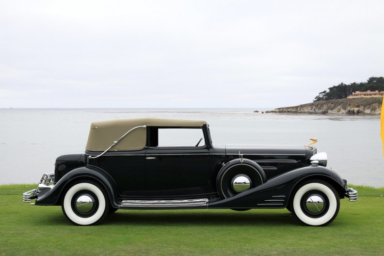 1933_Cadillac_452C_Fleetwood_Convertible_Victoria.