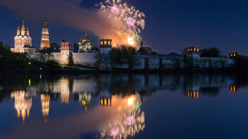 fireworks_over_moscow_monastery.jpg