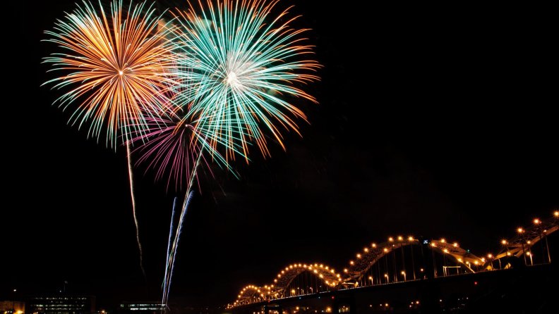 wonderful_fireworks_over_a_bridge.jpg