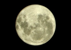 Amazingly Clear Photo of Earth's Moon 1