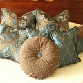 Bedroom decor_cushions_brown_blue