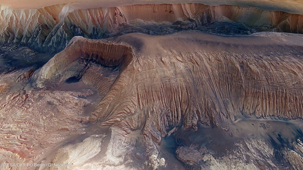 Collapse in Hebes Chasma on Mars