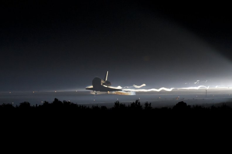 final_landing_for_shuttle_atlantis.jpg