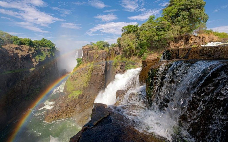 rainbow_over_zambezi_river_and_victoria_falls.jpg
