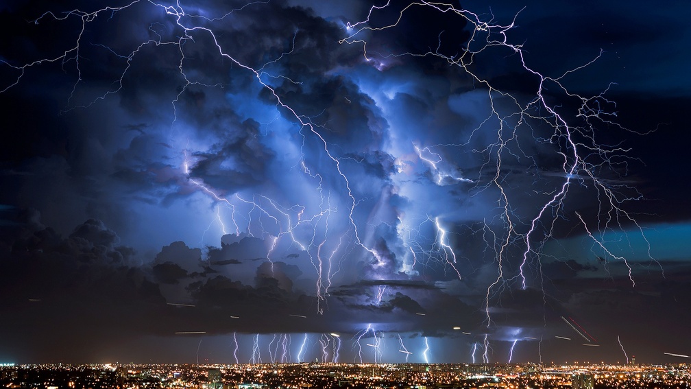 spectacular lightning strikes