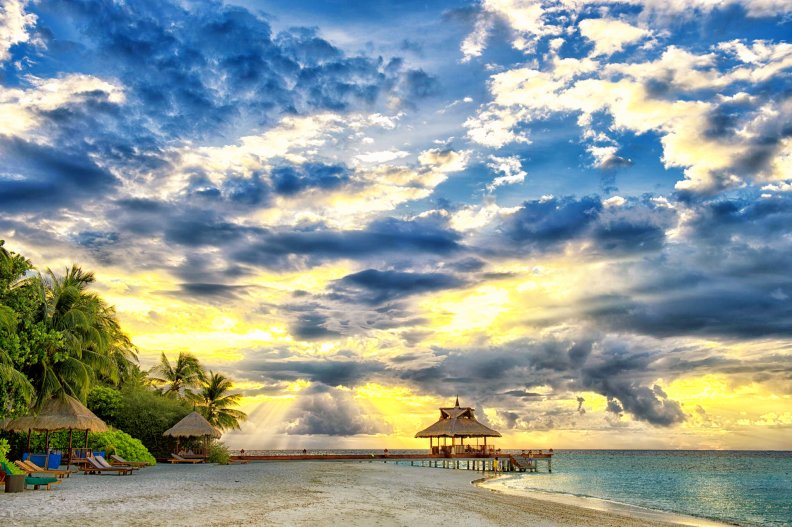gorgeous_sunset_polynesian_beach.jpg