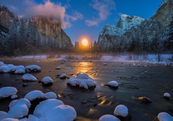 gorgeous evening in yosemite park in winter