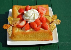 Delicious Strawberry Cake