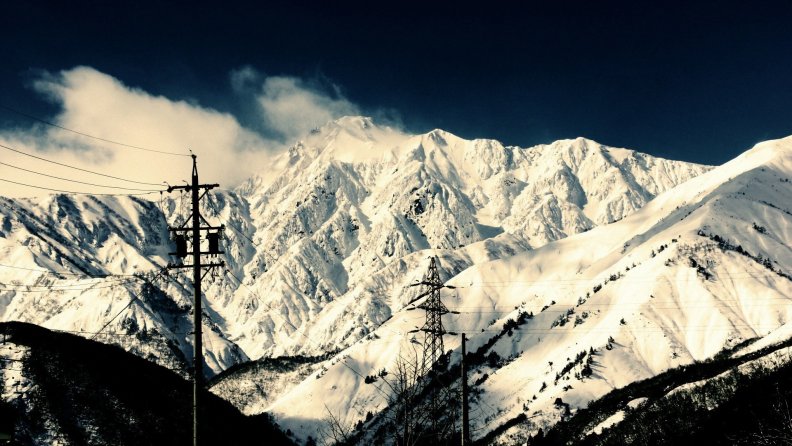 mighty_mountains_in_winter.jpg