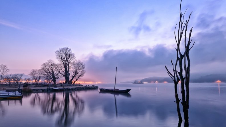 fog_lifting_in_early_morning_over_a_lake.jpg
