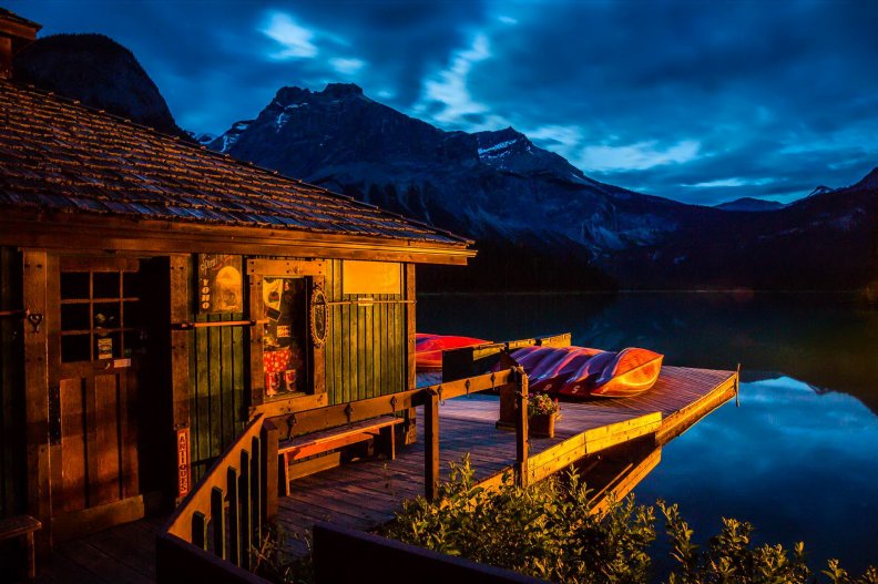 the_boat_cabin_at_emerald_lake.jpg