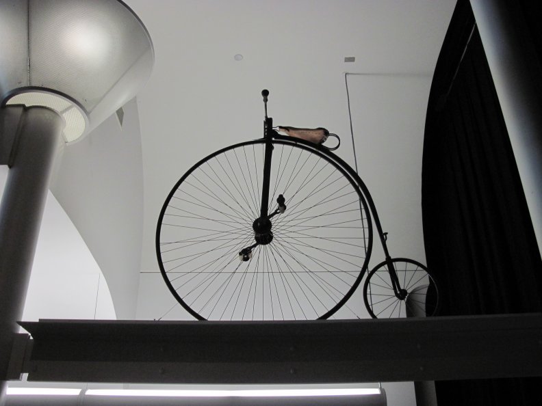 bicycle_penny_farthing_in_the_museum.jpg