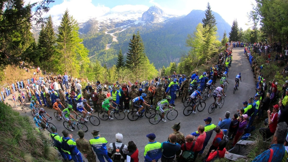 giro d'italia bike race over the alps