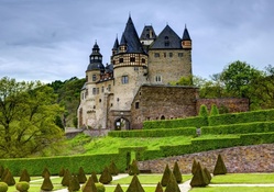 beautiful castle gardens
