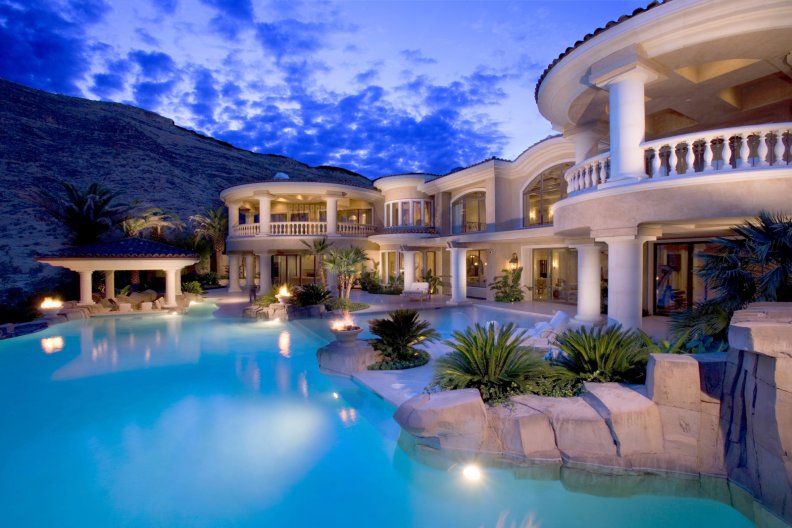 luxury_house.jpg