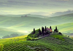 wondrous hilltop farms in pienza tuscany
