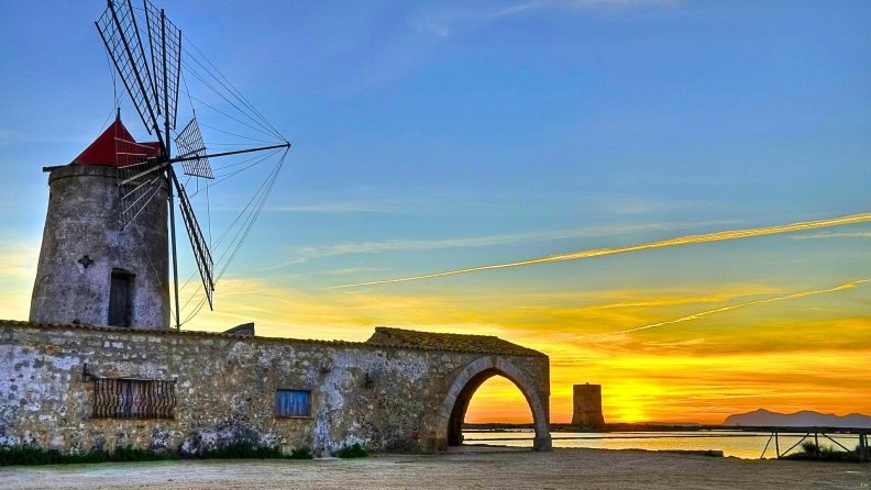 Windmill in Paceco_Sicily_Italy