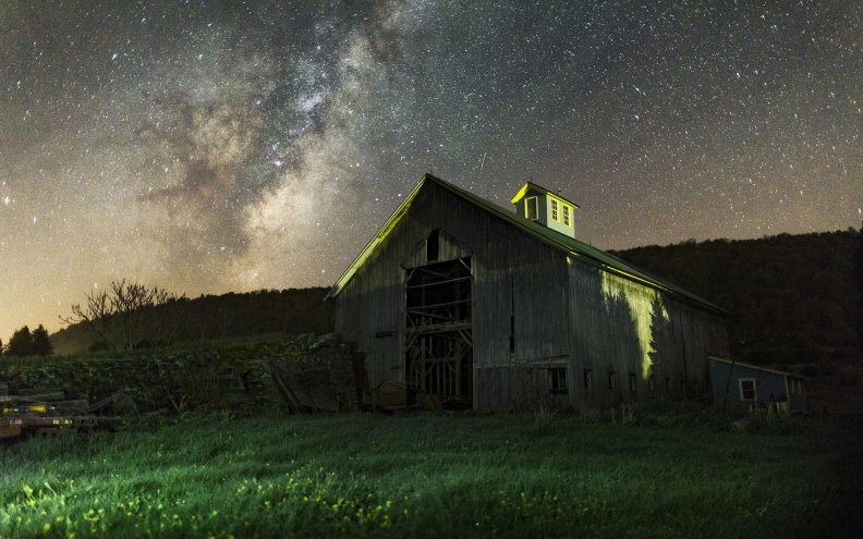 old_barn_under_night_sky.jpg