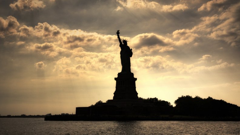 magnificent_silhouette_of_statue_of_liberty.jpg