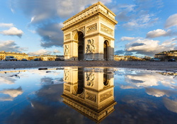 Arc de Triomphe Reflection
