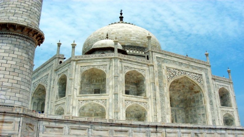 Side view of the Taj Mahal