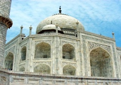 Side view of the Taj Mahal