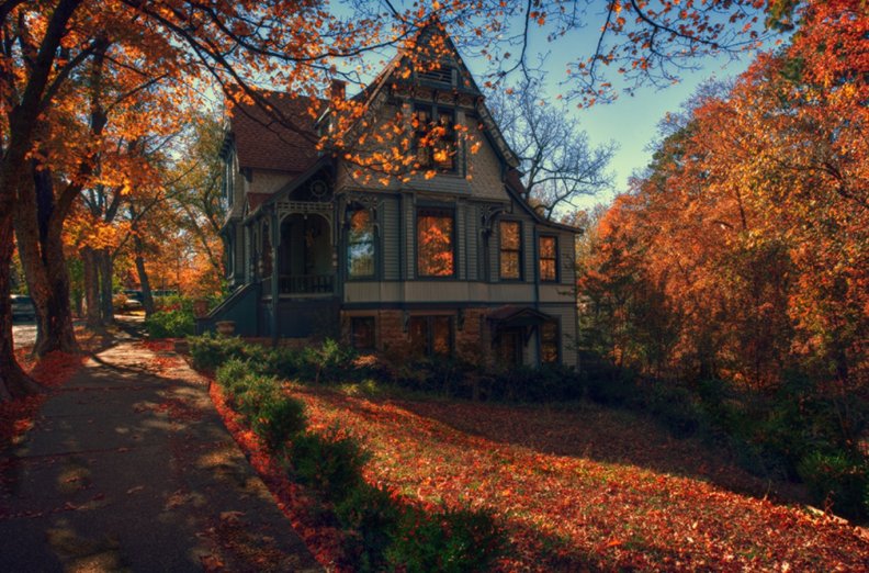 house_in_autumn.jpg