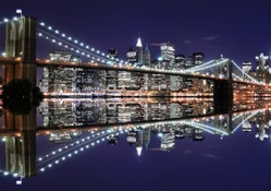 amazing reflection of the brooklyn bridge