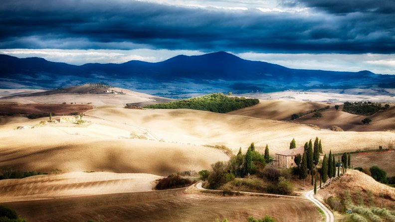 tuscan_landscape_in_autumn.jpg