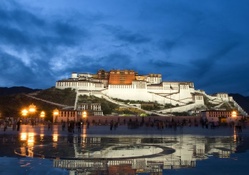 the great potala palace in lhasa tibet