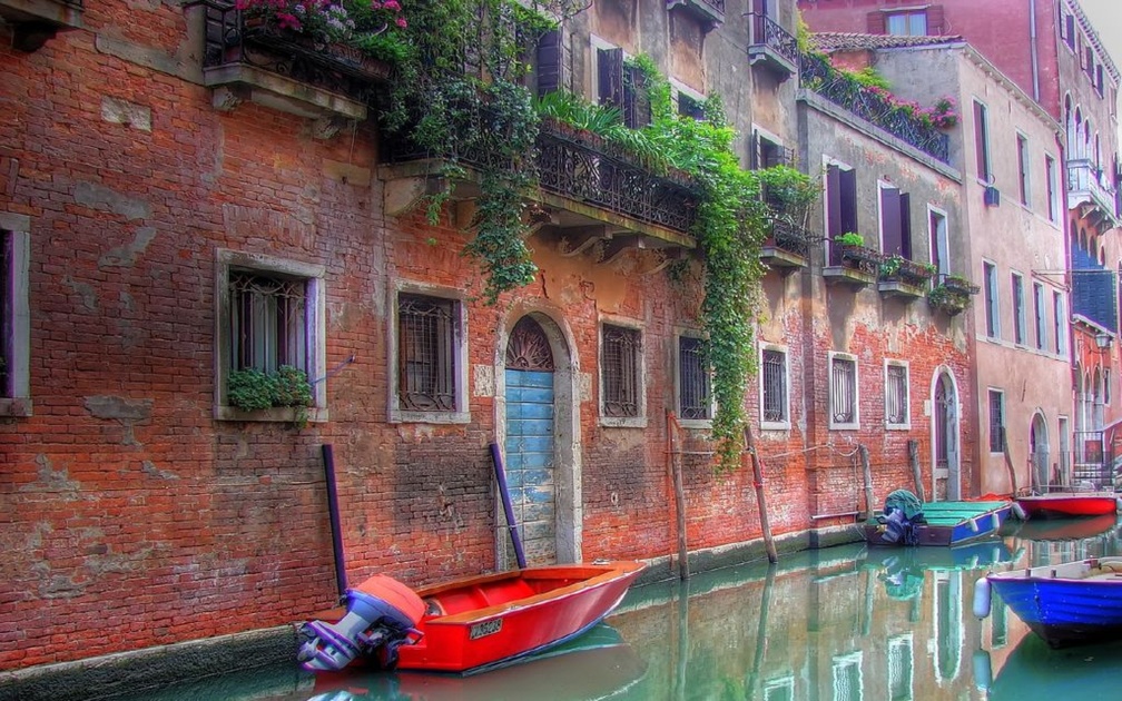 clam canal in venice