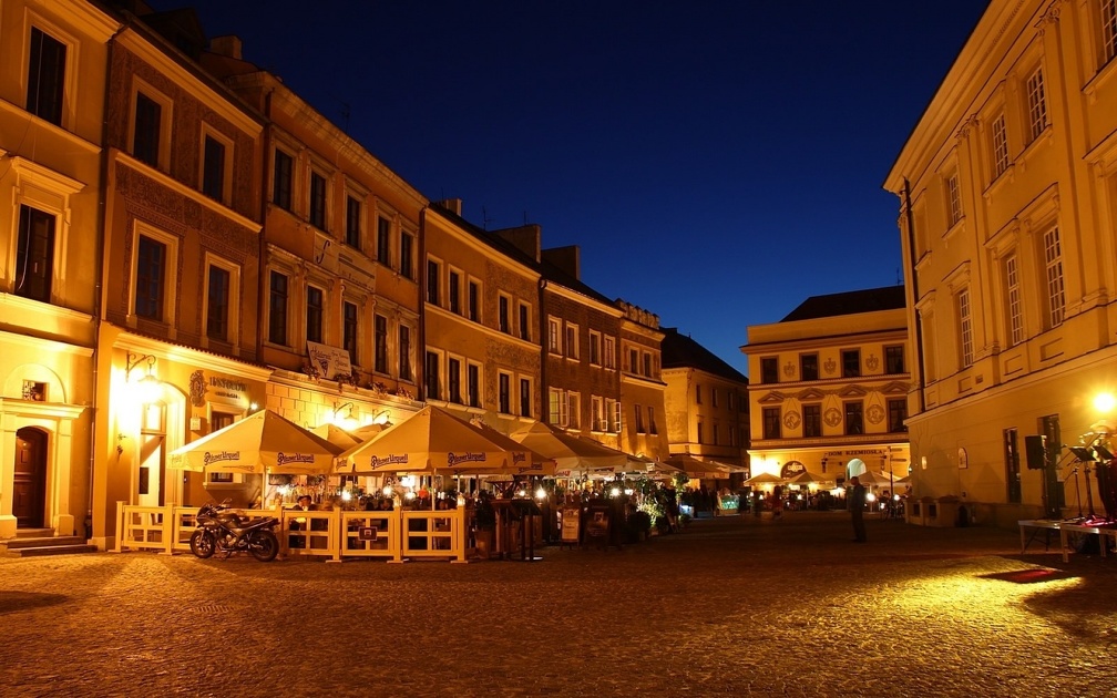 restaurants in a polish town square