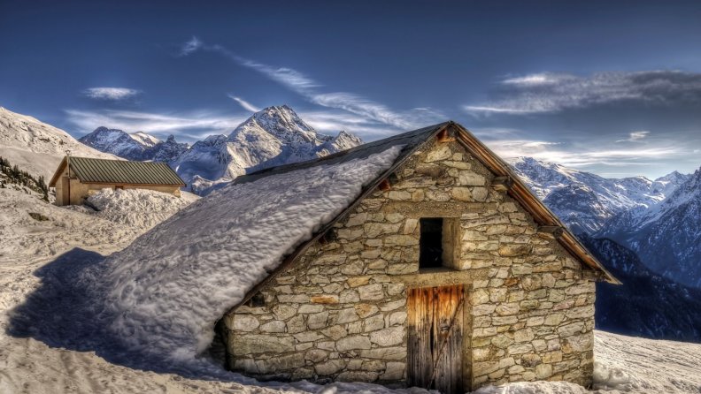 stone_cottages_high_in_the_mountains_hdr.jpg