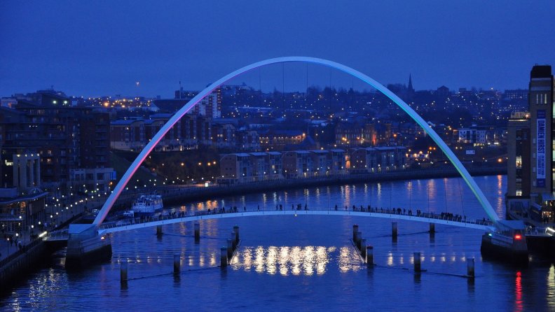 lovely_millennium_bridge_in_newcastle.jpg