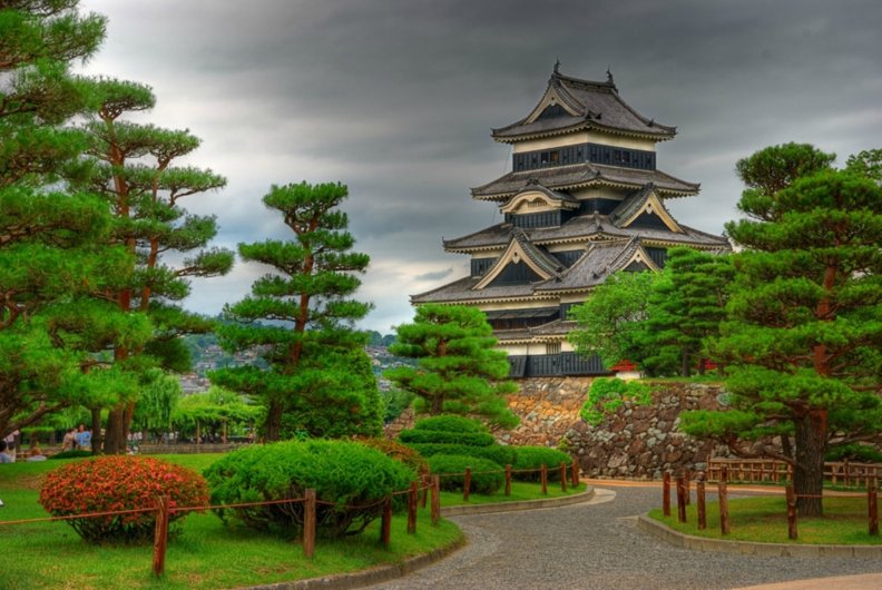 one_of_the_main_historic_castles_in_japan.jpg