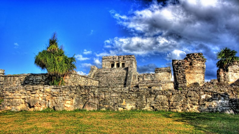 beautiful_mayan_ruins_in_tulum_mexico_hdr.jpg