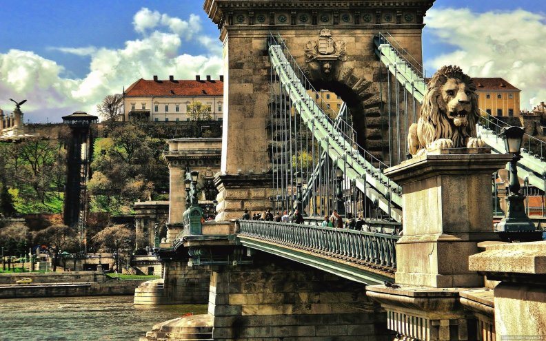 wonderful_chain_bridge_in_budapest.jpg