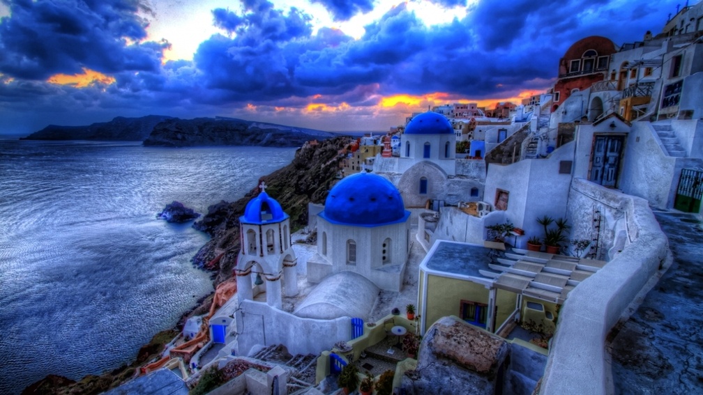 magnificent town on the island of santorini hdr