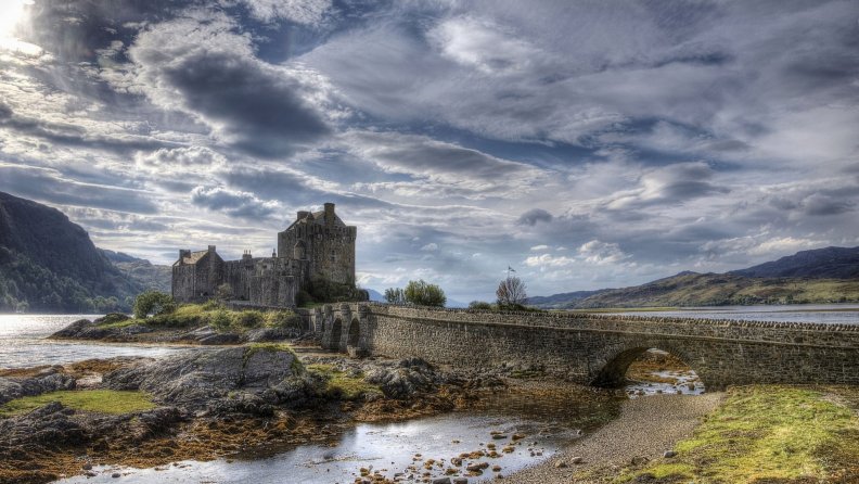 wonderful Eilean Donan castle hdr