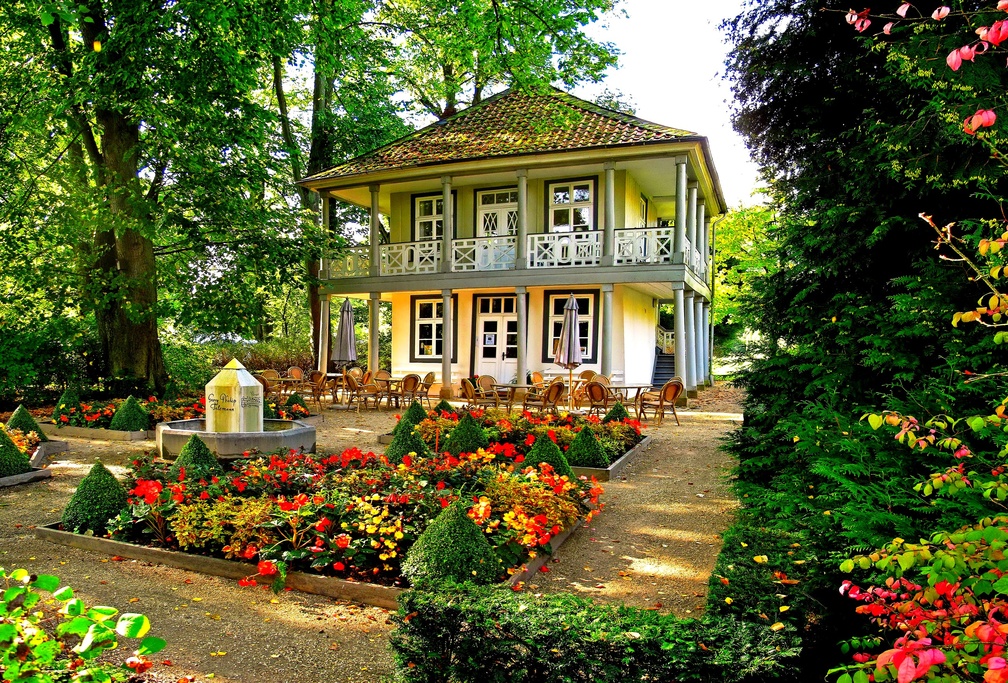 HOUSE with GARDEN