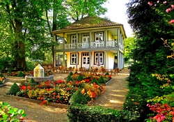 HOUSE with GARDEN