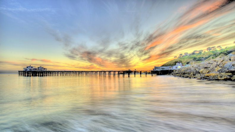 wonderful_ocean_pier_at_sunset.jpg