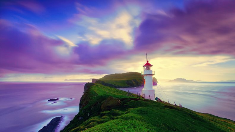 beautiful_lighthouse_on_the_faroe_islands.jpg