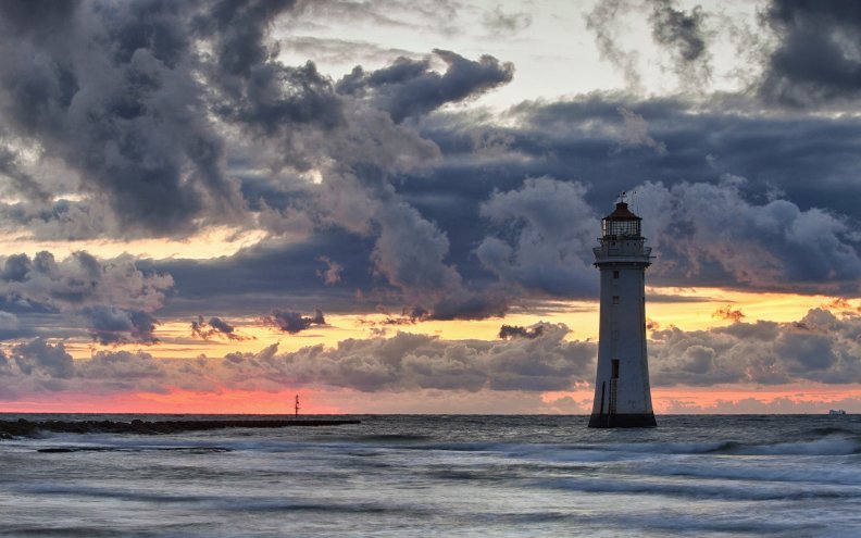 magnificent_sky_over_lighthouse.jpg