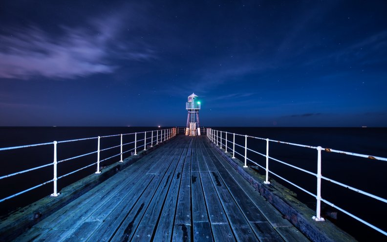 lighthouse_on_the_pier.jpg