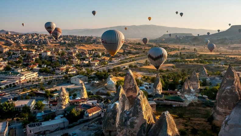 hot_air_balloons_over_a_turkish_town.jpg