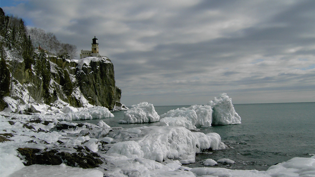 split rock lighthouse in winter