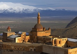 ishak pasha palace on turkish plains