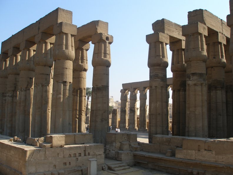 ruins_of_egyptian_temple_luxor.jpg