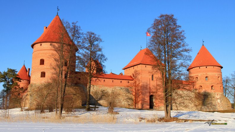 beautiful_trakai_castle_in_winter.jpg
